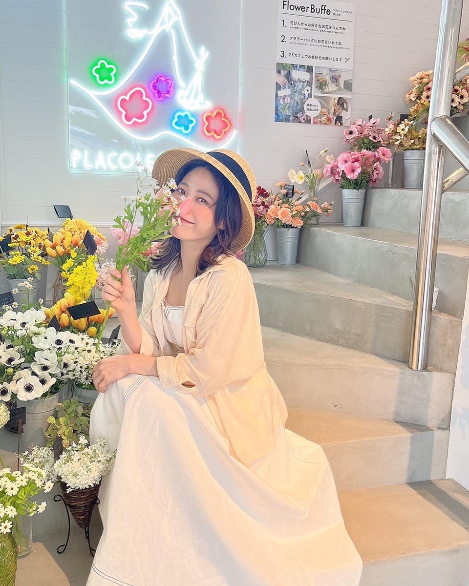 mamamariannu's tweet photo. 鎌倉のDRESSYROOMandTea cafe💐
自由にお花を持って撮影できるよ💐
#DRESSYROOMandTea
#プラコレ #DRESSY花嫁 https://t.co/ZiUMTj0QS8
