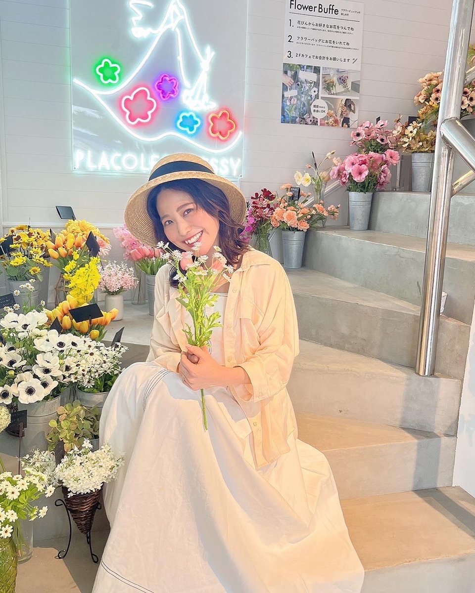 mamamariannu's tweet photo. 鎌倉のDRESSYROOMandTea cafe💐
自由にお花を持って撮影できるよ💐
#DRESSYROOMandTea
#プラコレ #DRESSY花嫁 https://t.co/ZiUMTj0QS8