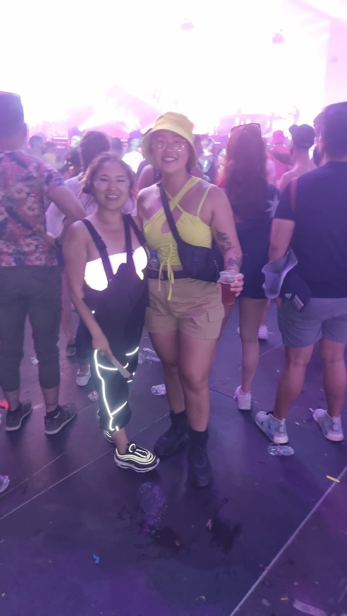 ngynelizabeth's tweet photo. Met @quynhvd from Twitter, for the first time, at Tomorrowland 2022 🙏 Love this for us ❤️🥳 https://t.co/8K7ImRKdy5