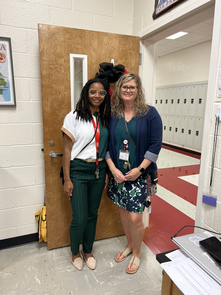 RobynWhiteHCS's tweet photo. When either of you haven’t worn this color in forever but you show up dressed in the same color scheme! We thought this was the perfect photo opp! #APsupportsP #1Pack1goal #PSupportsAP #GreatMindThinkAlike #AdminRocks https://t.co/uc4y10QW9w