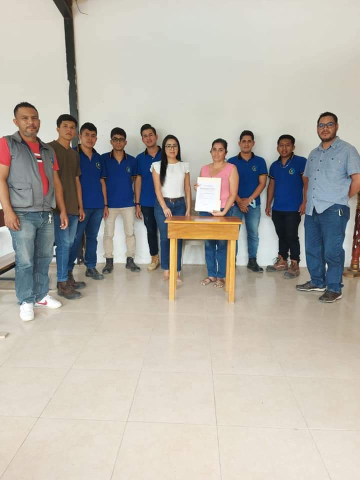 ISTPEM1's tweet photo. Estudiantes de la carrera de T.S. en Electromecánica concluyen proyecto de
vinculación denominado "Mejoramiento del servicio eléctrico y estructura metálica en el Recinto El Milagro de la parroquia Riochico". Esta actividad fue entregada a la presidenta de la comunidad. https://t.co/5xRUDCVcL3