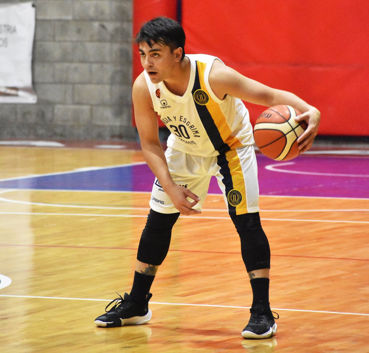 🏀 #PreFederal | Final del primer cuarto
<a href="/ComuPergamino/">Comunicaciones</a> 28 - #Gimnasia 17