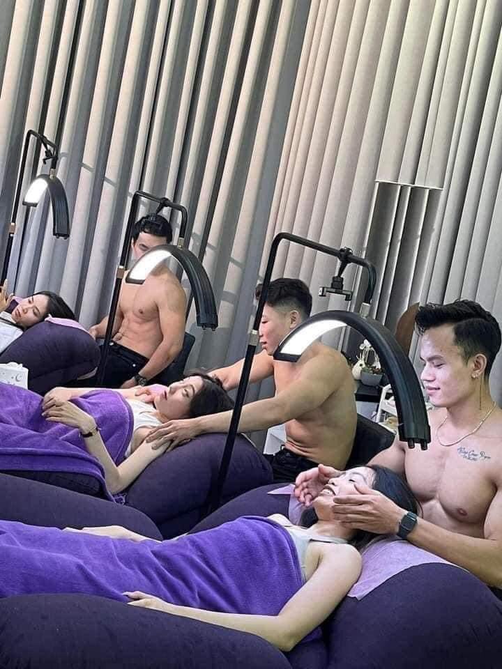 fisiostudent's tweet photo. Amor ya me voy a terapia, no me marques  
La clínica de fisioterapia 🥵✨ https://t.co/UianSs1dAw