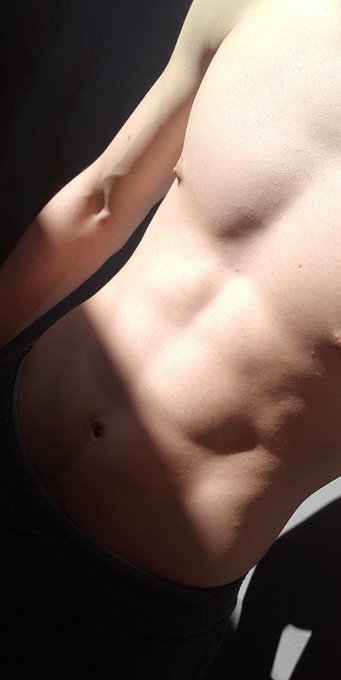 Aqui ya se siente el solecito...  Ustedes tambien estan calientes? 😈 :v ... https://t.co/GcP2QXzNdE<a href="/tag/follow"class="tags"><span>#follow</span></a><a href="/tag/rt"class="tags"><span>#rt</span></a><a href="/tag/pussyboy"class="tags"><span>#pussyboy</span></a><a href="/tag/wednesdayvibe"class="tags"><span>#wednesdayvibe</span></a>