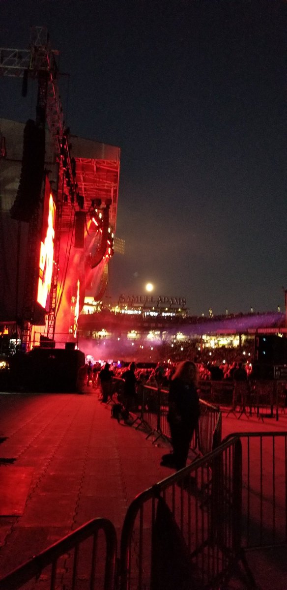 MisterPemberto1's tweet photo. Mom left me last night to party @fenwaypark with the bad boys of Boston 😎🤩🔥 @Aerosmith @IamStevenT #concert #Aerosmith #pug #puglife #pugs #pugsoftwitter #dogsoftwitter #Boston https://t.co/khGLqujkeV