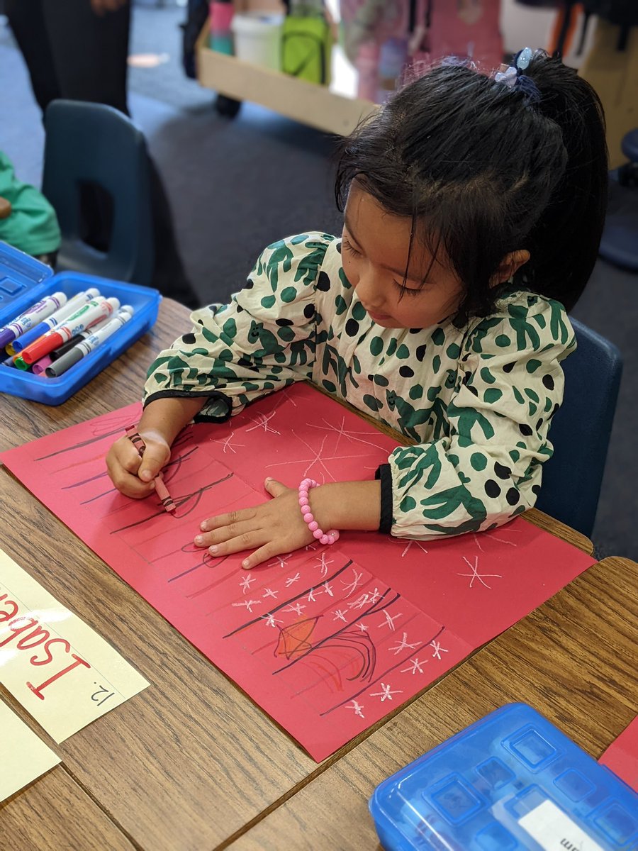 MsMayFu221's tweet photo. It’s a very special day to celebrate Moon Festival by making lanterns! It was extra special with parent volunteers joining and helping my 52 students for the first time! @shelynsharks @RowlandSchools #WeAreRUSD #mandarindual #dualimmersion #culturelearning #Kindergarten https://t.co/s2LG64ENun