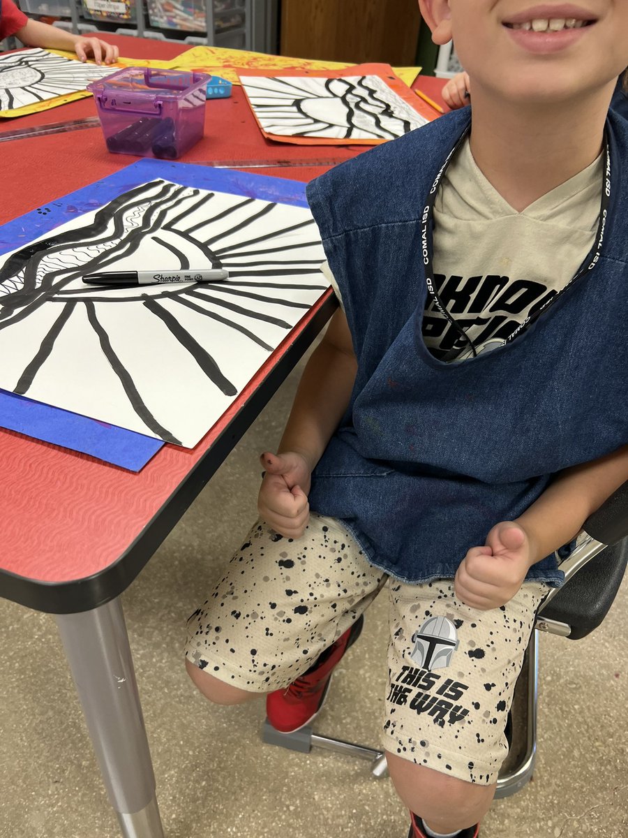 lamoss930's tweet photo. 🎨 When it’s your first time teaching students how to use India ink bingo daubers and you have a panic moment when you see this kiddo’s shorts! Whewwww, he came in that way! Way to plan your outfit for art class, buddy. Gorgeous watercolor sunsets coming soon! 🌅 @JackyOlivaresFA https://t.co/6WwAH8Iqkb