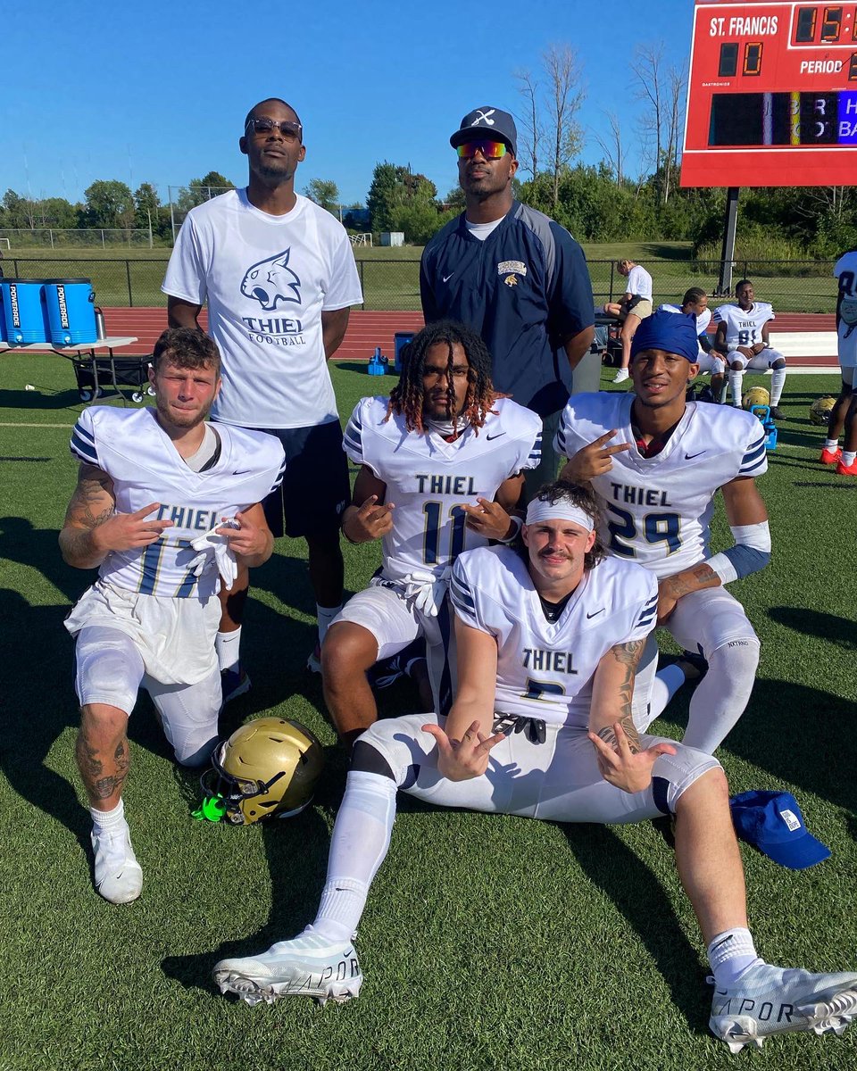 Thiel_FB's tweet image. White out tomorrow @ HOME (!) against Allegheny. Kick off @ 1pm. #RollCats 🏈😾