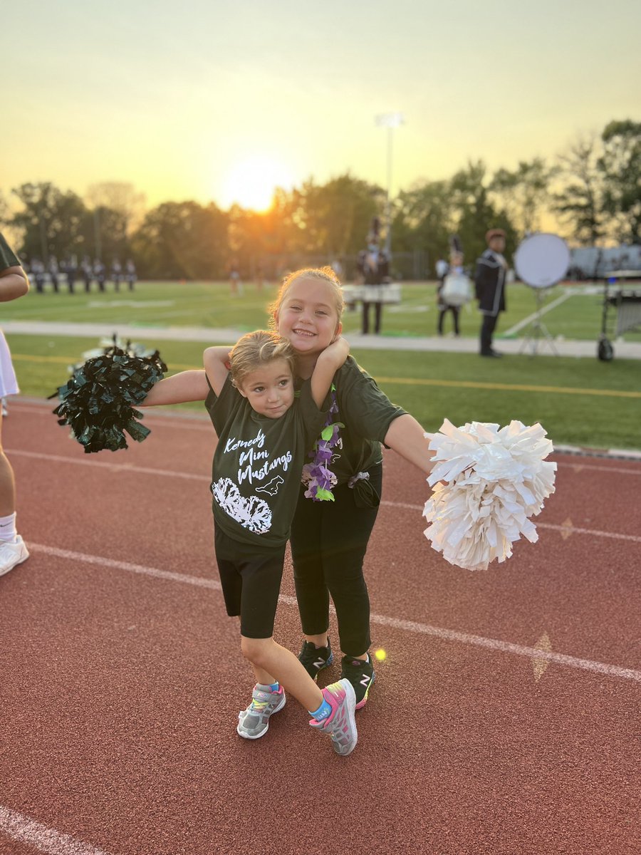 Camelot_JFK's tweet photo. These #minimustangs had a blast cheering with you! 📣 Thank you @Miss_Szoke for an awesome event! #JFKMHSfamily https://t.co/KYvnvDxFq6