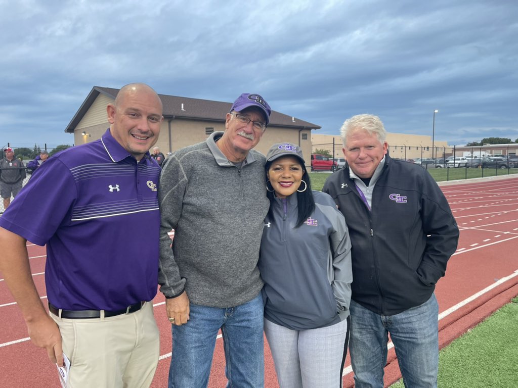 Love for the Islanders still going strong!! <a href="/GishActivities/">WearPurple...BeGold</a> GO GI!! #FridayNightLights! <a href="/GIPublicSchools/">GIPS</a>