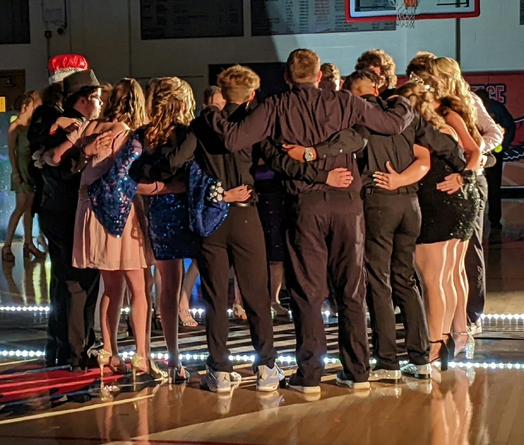 Heritage_CUSD8's tweet photo. Heritage HS Grand March &amp; Homecoming Dance in Broadlands tonight, congratulations 2022 Queen Katelyn Learned &amp; King Owen Ashbrook, our Senior Court members and Frosh, Soph, Junior Attendants! Special thank you to the Reed's for the awesome spaceship decoration!! https://t.co/diN6ikqBRt