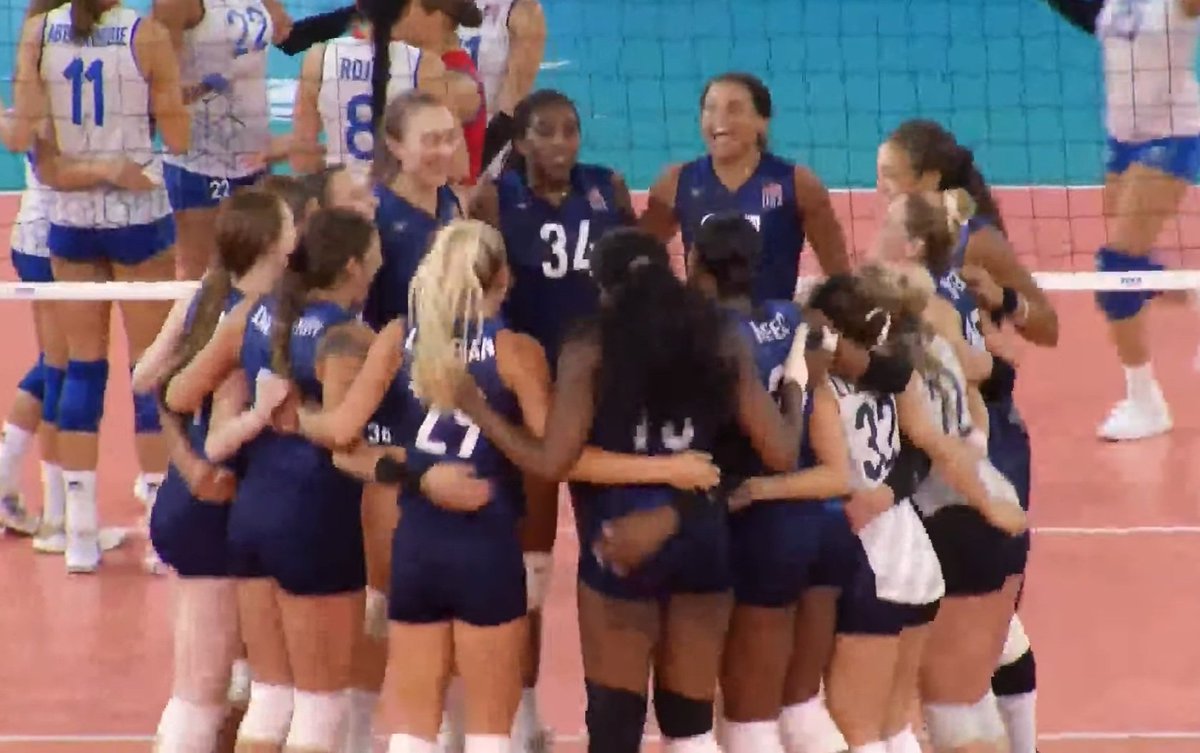 Goin' to the 'SHIP!! The U.S. Women 🇺🇲 beat Puerto Rico 🇵🇷 3-1 (30-28, 26-28, 25-22 26-24) in the semis of the Pan Am Cup Final 6.

The U.S. will play the winner of DOM/CUB for the gold medal 🥇 at 4p PT on Saturday.