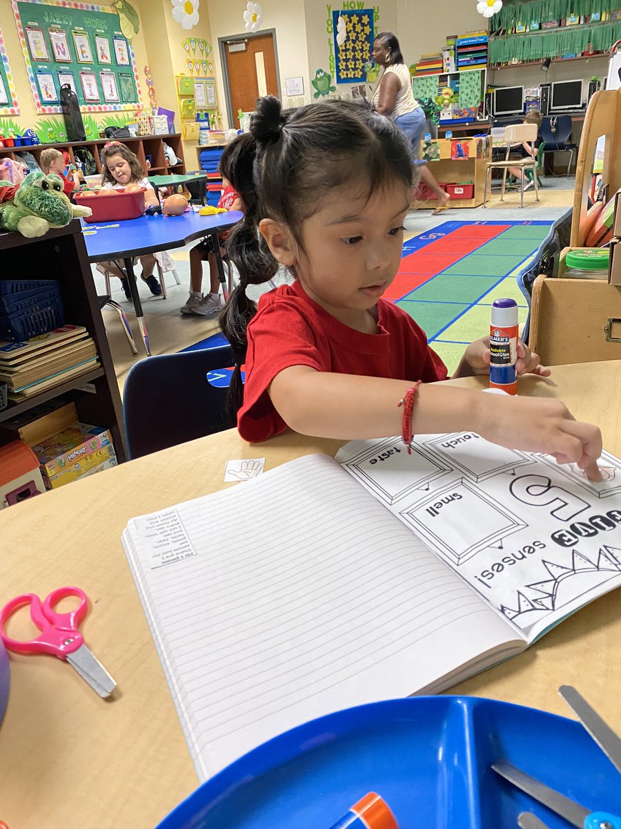nanajofletcher's tweet photo. #journalwork #cutting #pasting self-portrait with our five senses. #sdircprek #prek #vpk https://t.co/9thI0mMUNX