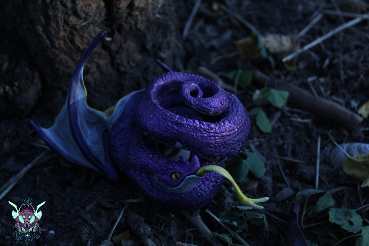 Ashanian serpent 

#velvetclay #snake #amphipter #wing #purple #yellow #tongue #sculpture #clay #specie
