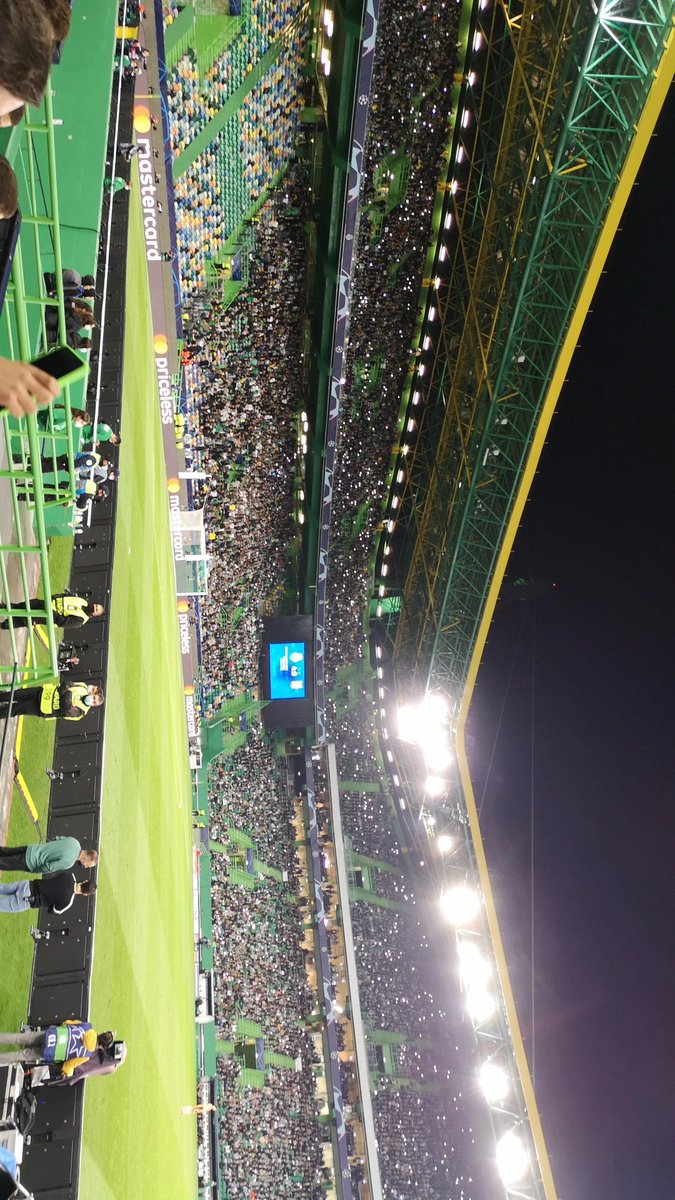 Zz3532's tweet photo. Olá família sportinguista
O meu pai vive nos Açores e comprou gamebox para ele e para o resto da família
Infelizmente só ele poderá ir ver o jogo do Tottenham e com o preço tão elevado das gameboxs ele pediu me para tentar vender os bilhetes
O lugar é o das imagens (A28) + https://t.co/NfFKL1BUlh
