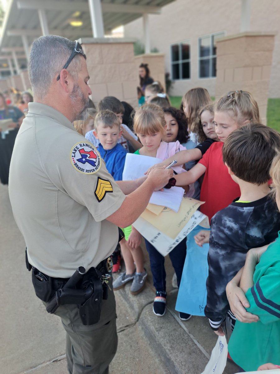 Nuvia R. Velazquez tweet media