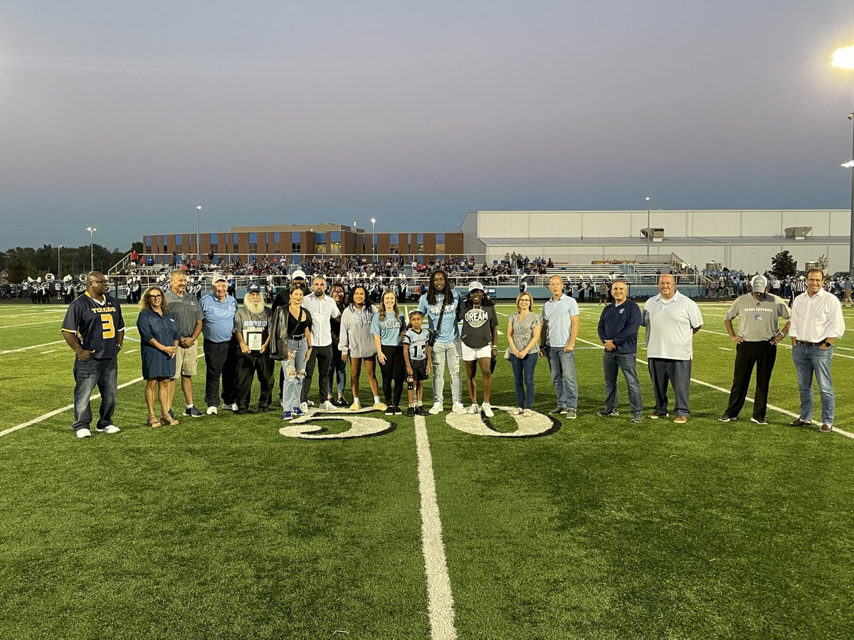 Browns's tweet photo. Kareem was inducted into the Willoughby South High School Athletic Hall of Fame tonight! 👏

Congratulations 2⃣7⃣‼️

@southathletics | @Kareemhunt7 https://t.co/QYyoJyKqlG