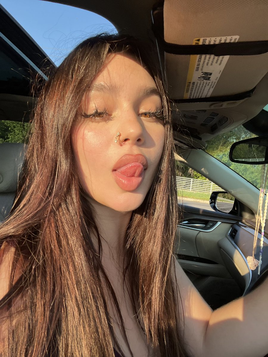 sweeetlovinn's tweet photo. 🦋 https://t.co/M2sVkU2UaW