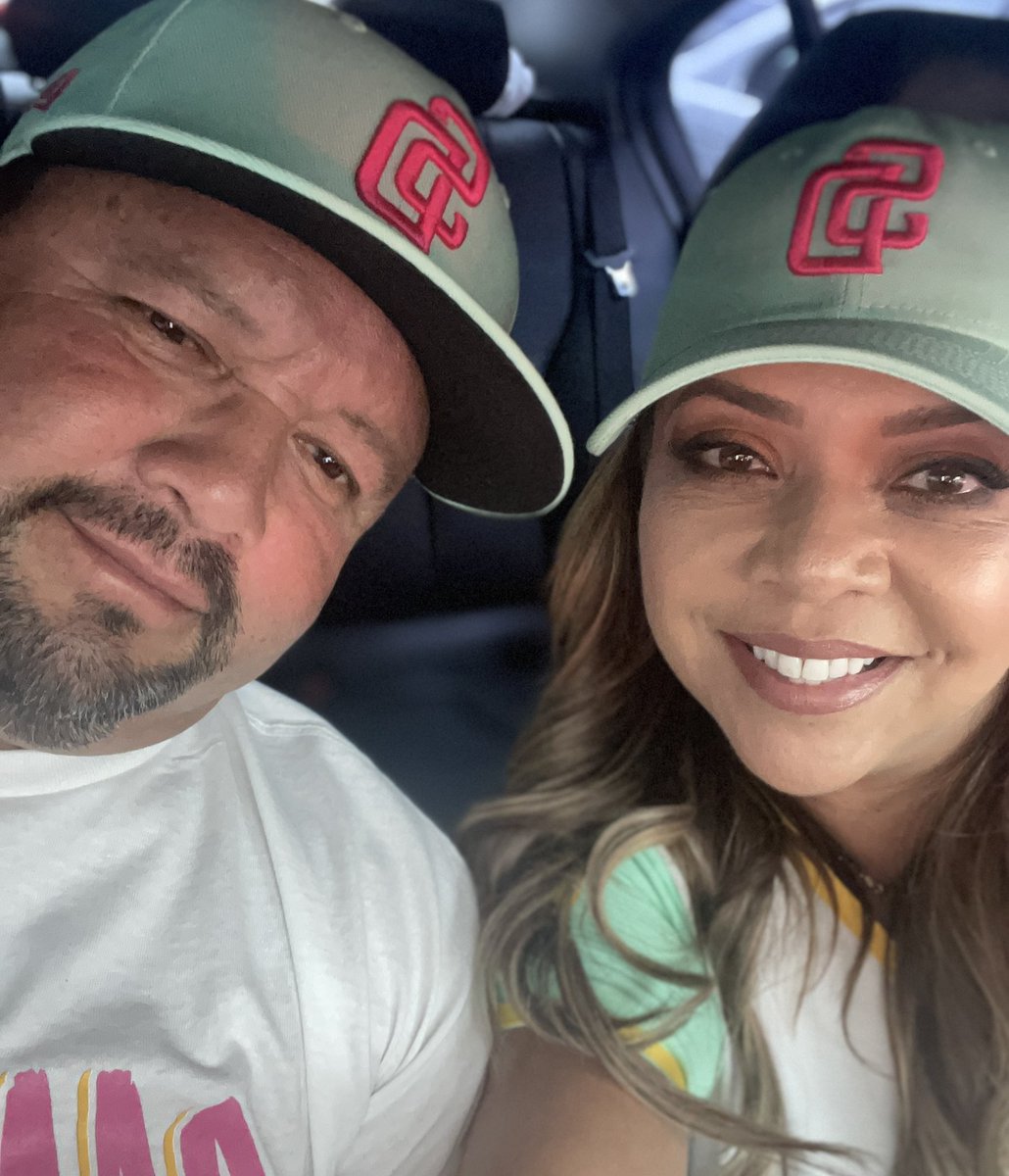 EneidaCaligirl's tweet photo. Here go! We got this Padres ⚾️       #TimeToShine https://t.co/6ml42Md4fX