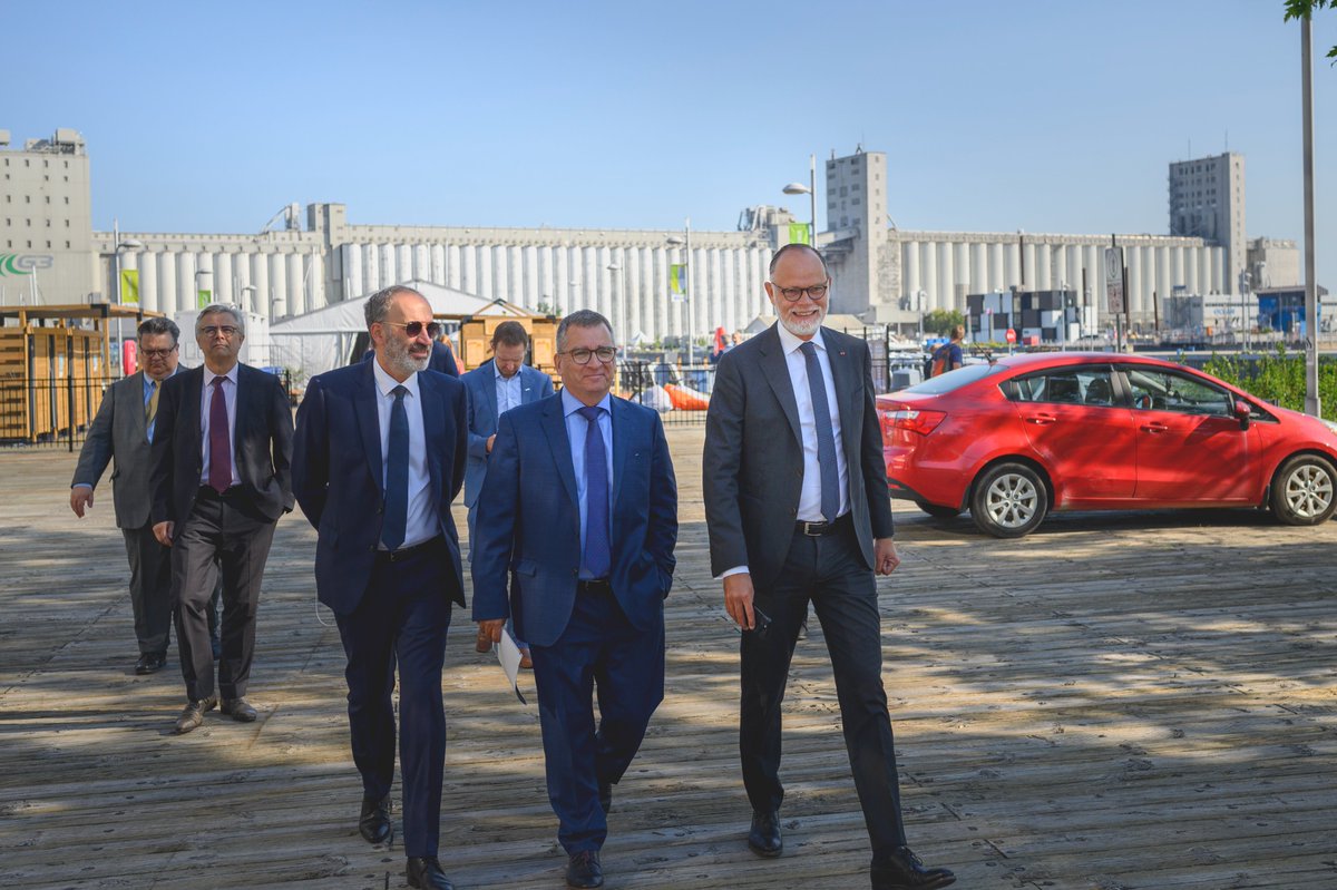 FranceQC's tweet photo. À #Québec, @Ephilippe_LH visite le @PortQuebec avec une délégation d'acteurs🇫🇷 du commerce international 
Entretien avec @Bruno_Marchand sur les défis des villes patrimoniales
Un déplacement autour d’enjeux concrets et une coop. politique intensifiée entre @LH_LeHavre &amp; Québec https://t.co/U6Y8EtMCa7