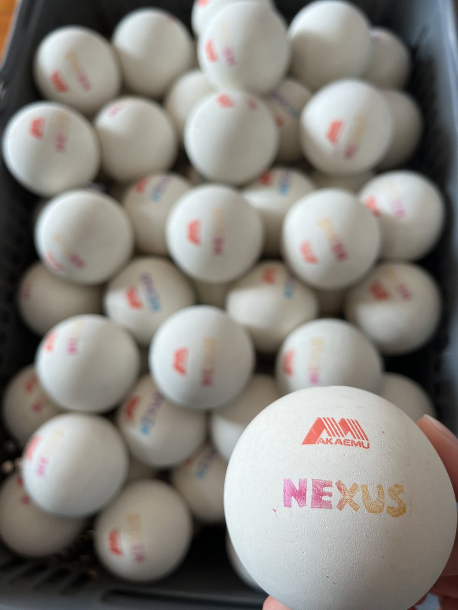 NEXUS_stc's tweet photo. ボール新調しました✨
今日の練習から使います👍

#NEXUSソフトテニス 
#沖縄県ソフトテニスクラブチーム 
#ソフトテニス好きな人と繋がりたい 
#ソフトテニスを盛り上げよう 
#ソフトテニス 
#ソフトテニスボール 
#アカエムボール https://t.co/3UIsDDWp5j