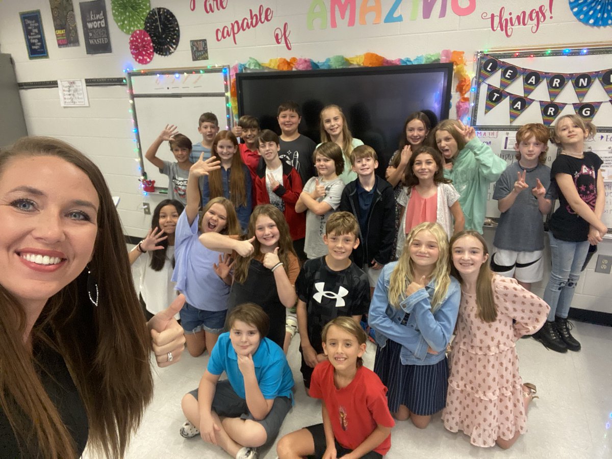Crys_Bennett's tweet photo. We had so much fun collaborating and using our problem solving process to βbreaking it downβ for our Candy Crush weathering lab and smiling big for picture day! πWhat a great week to be a BG Indian! #BGESTEM @BGESTEM https://t.co/1h8j4eW46H