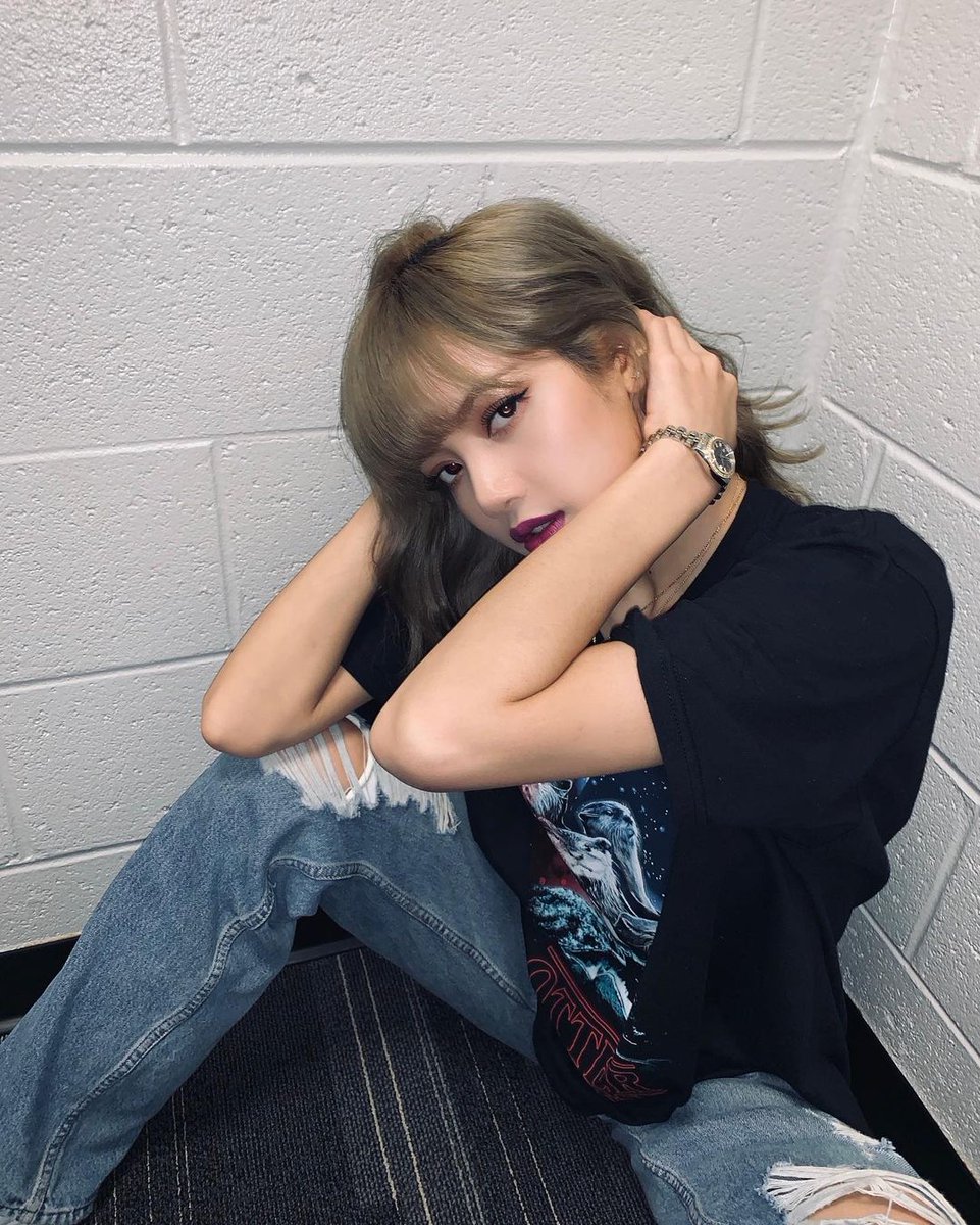 BOSSP1NK's tweet photo. Hoy recibí el #𝟶𝟿구월ー𝑡ic𝕜et para poder estar #u𝑛𝚍ēr·𐀔·𝕘𝑙it𝑧y escuchando la increíble rolita que es Not Shy y que me tiene shy shy shy como dicen las tuais. ¿Qué si ando bailando por toda la casa? Of course.

 𝕃𝐮𝐜𝐢f̶e̶r̶ 🌸 𝐭𝗎𝗇𝖾𝗌 ! https://t.co/h0MCqMYzor