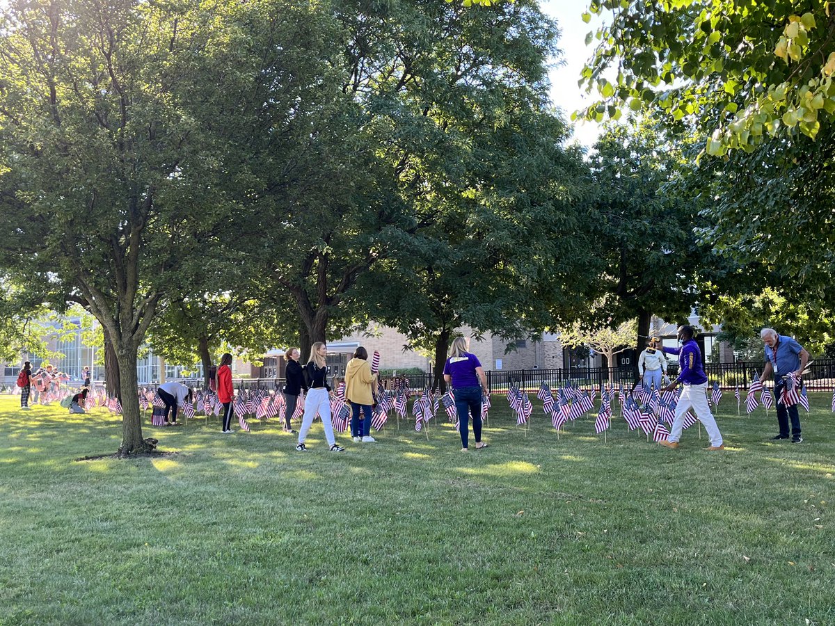 Students and staff  <a href="/Lkwd_LHS/">Lakewood High School</a> today continued the 20-year tradition of honoring the fallen of 9/11, planting flags in their memory.
#PatriotDay2022