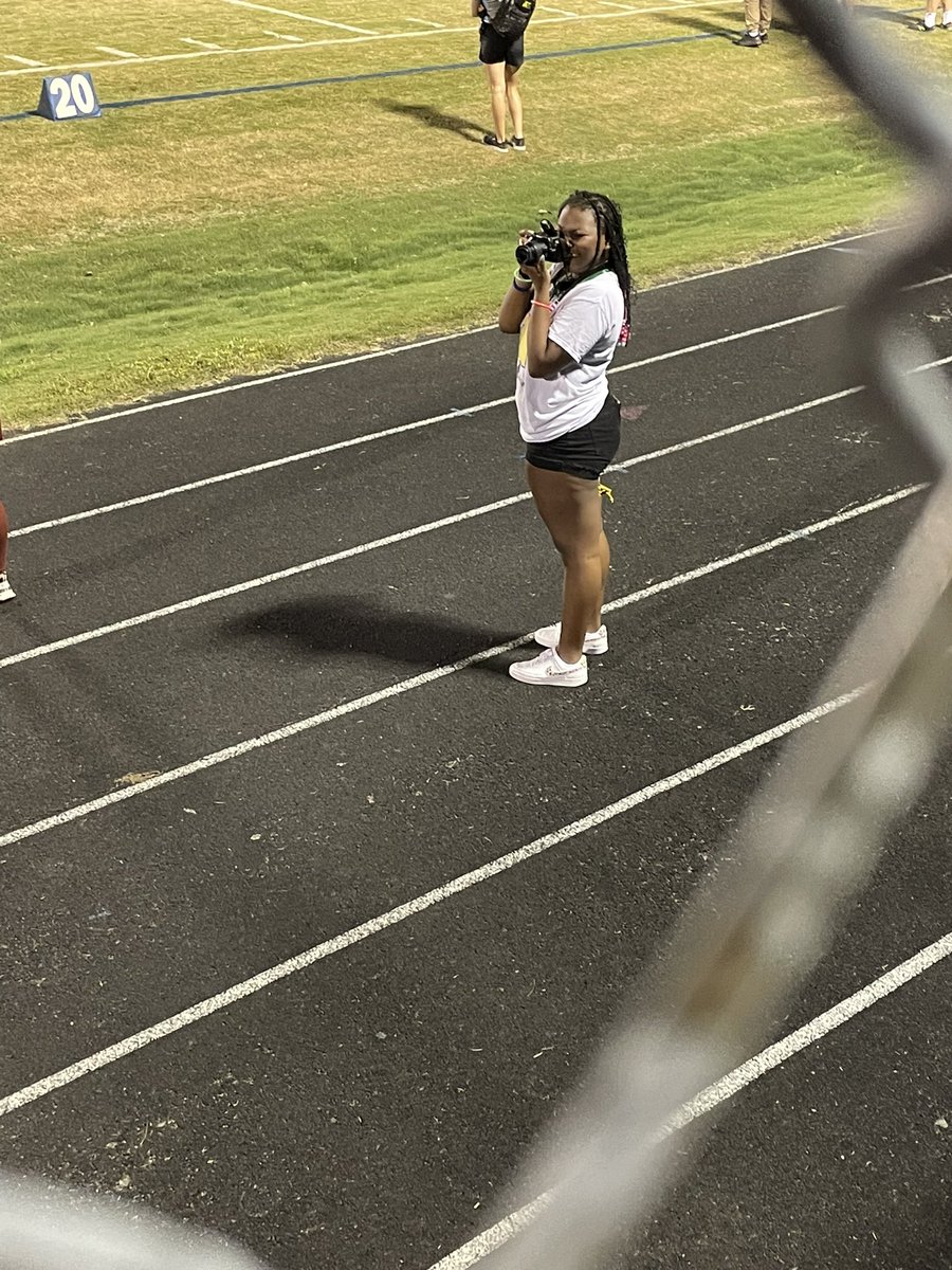 amburkoed's tweet photo. The @JMHSJets yearbook is about to be 🔥🔥🔥🔥 https://t.co/kZQ3q4E41p