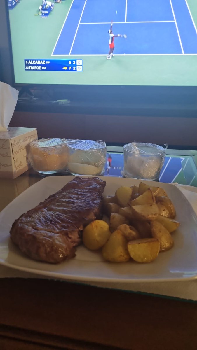 paco_urrea's tweet photo. @alexcorretja74 y cenando. Vaca española. https://t.co/6RmbPNLV5W