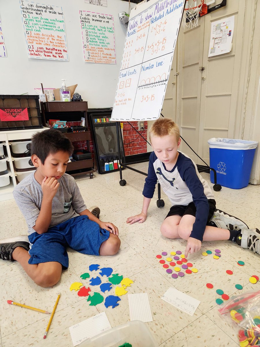 lee_christinay's tweet image. 🥳🤪🤩🐱🖤ARRAYS make way more sense with TINKER TOYS‼️@NSDCentral #elemchat #learnchat #teacher #teachersoftwitter #envisionmath