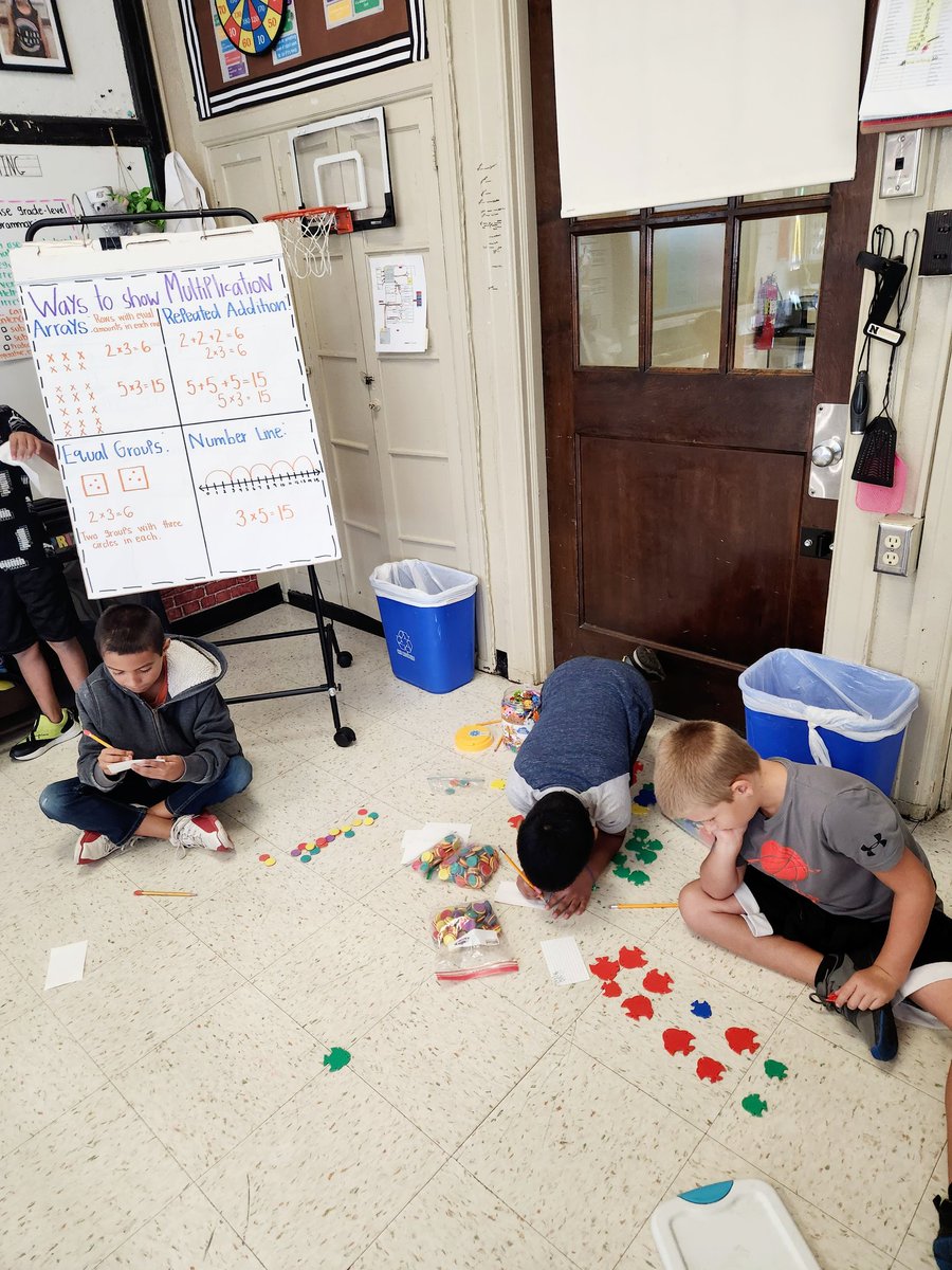 lee_christinay's tweet image. 🥳🤪🤩🐱🖤ARRAYS make way more sense with TINKER TOYS‼️@NSDCentral #elemchat #learnchat #teacher #teachersoftwitter #envisionmath