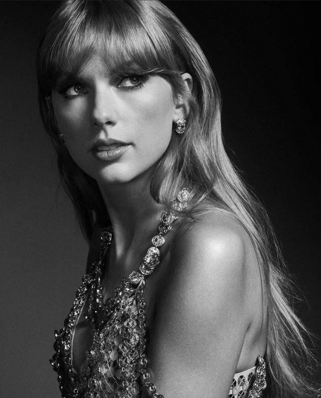 taylorswiftbr's tweet photo. 🚨 MEU DEUS! Novas fotos de Taylor Swift para a Vanity Fair! https://t.co/t9fC3Q83fx