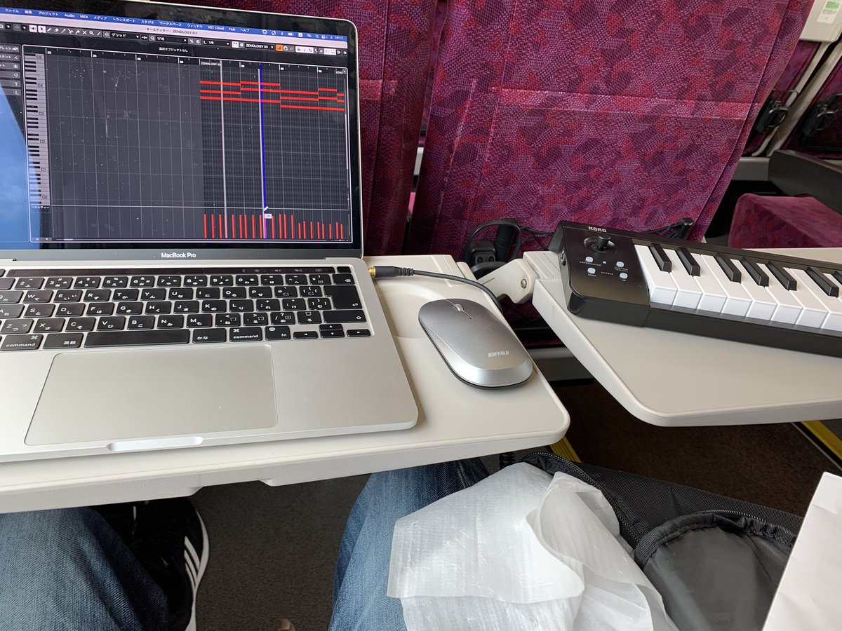 musictake4's tweet photo. 自然の中に、浸りに行ってきます‼️
空いてる電車の中で
ちょっとだけ失礼します🎹
#cubase11
#自然 https://t.co/WaT0exZLZp