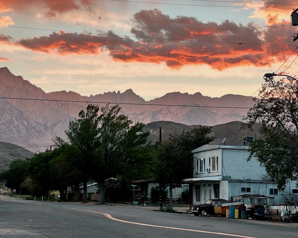 barque's tweet image. Sunset in Lone Pine, CA