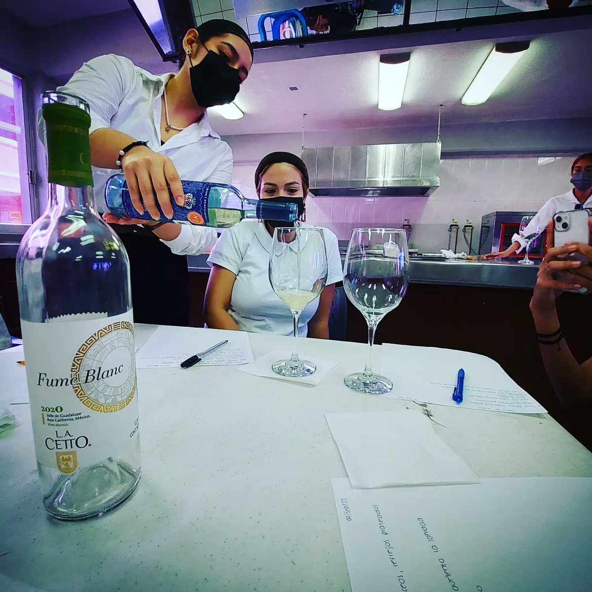 DrAngelHerMoSo's tweet photo. «El vino siembra poesía en los corazones.» Dante Alighieri
CATA DE VINOS con mis hermos@s alumn@s de la #LGyDT de la #FADYCS ...
Aprendiendo de modo práctico aquí en la #UAT  #AQUICOMIENZATODO ♥️ https://t.co/KZkxV78xcL