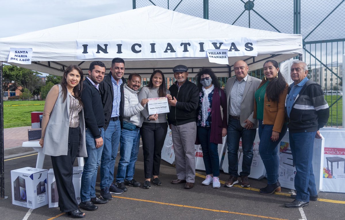 AngelaMMorenoT's tweet photo. Ojo! Noticia maravillosa! Dos de ellas obedecen a iniciativas ciudadanas referentes a dotación de salón comunal que hoy nos permiten llegar a las JAC de Santa María del Lago y Villas de Granada. https://t.co/lPXlhSc6uC
