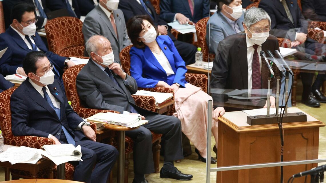 cosmos115's tweet photo. 禁じ手中の禁じ手に手を出した結果、国債は日銀の保有が５割を超している。

https://t.co/Qqg3FuMlBI https://t.co/ZYWwGeAiAq