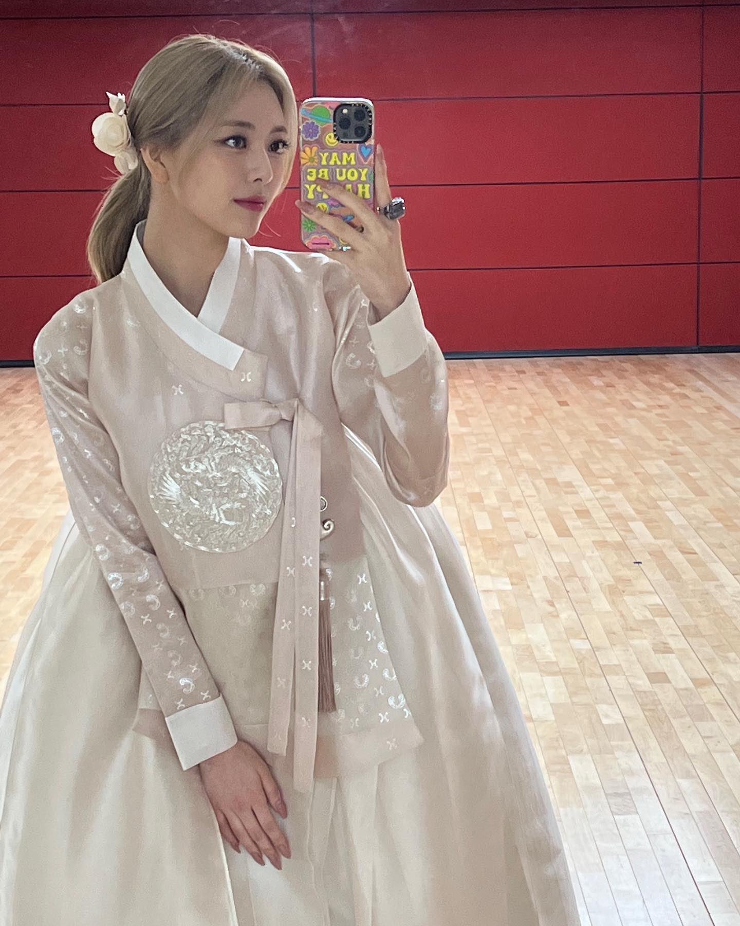 FcQdYr9akAA2MYJ.jpg:orig