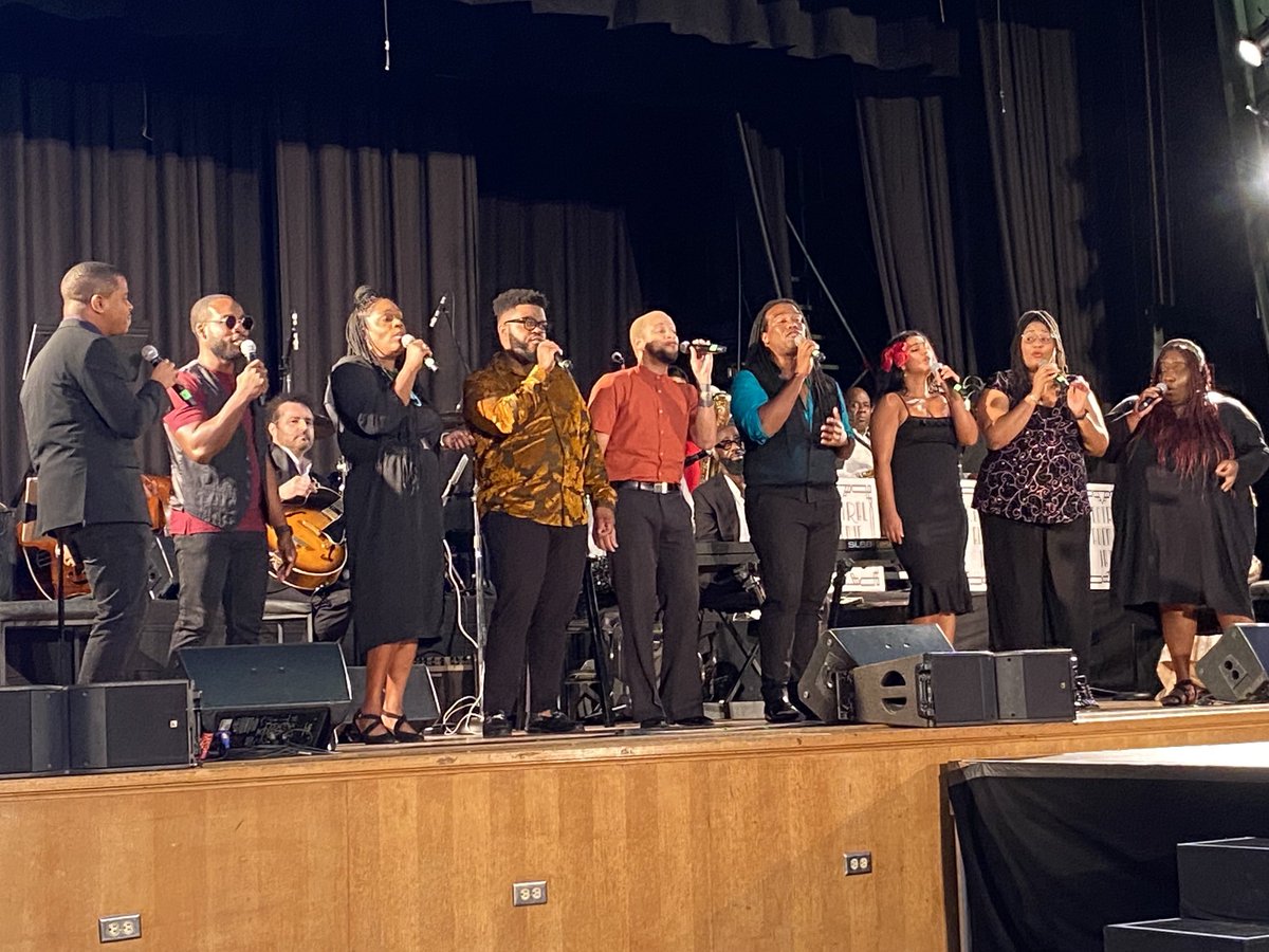 lausd_ldc's tweet photo. Jazz is back ⁦@Jefferson_Demos⁩ thanks to ⁦@museique_exp⁩ . Todays performance gave students a rich history lesson about the jazz scene on Central Ave &amp; famous alumni Etta James &amp; Alvin Ailey. ⁦@Historic_Cos⁩ ⁦@FrancesBaez10⁩ ⁦@Jackie4LAkids⁩ https://t.co/I9aN2MFe8t