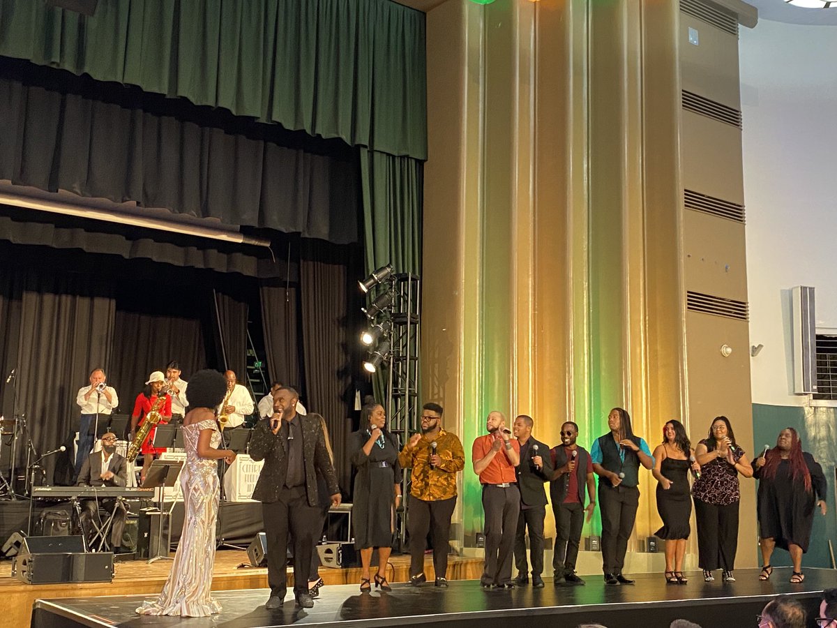 lausd_ldc's tweet photo. Jazz is back ⁦@Jefferson_Demos⁩ thanks to ⁦@museique_exp⁩ . Todays performance gave students a rich history lesson about the jazz scene on Central Ave &amp; famous alumni Etta James &amp; Alvin Ailey. ⁦@Historic_Cos⁩ ⁦@FrancesBaez10⁩ ⁦@Jackie4LAkids⁩ https://t.co/I9aN2MFe8t