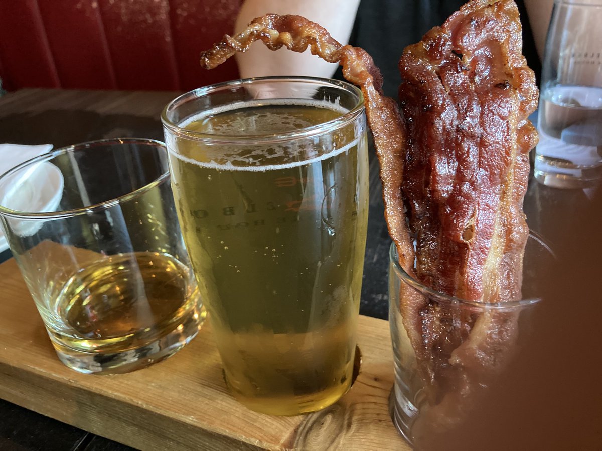 EastVanPhilly1's tweet photo. My life is complete. ๐ฅ๐ฅ๐บ๐คค
#bacon #bourbon #beer #cheers #DevilsElbow โฆ@DevilsElbow_โฉ https://t.co/hgOUH4hmEK