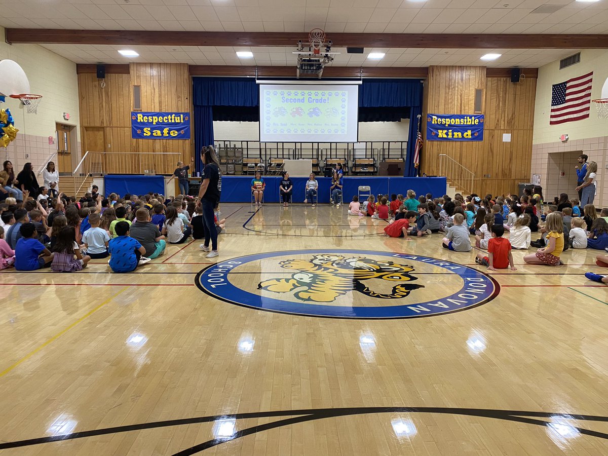 K-2 students found out which house they are in this year at today’s PBS assembly! <a href="/DonovanSchool/">Laura Donovan School</a> @LDSPrincipal <a href="/LDS_knielsen/">Katlyn Nielsen</a> #powerofthepaws #respect #responsible #safe #kind