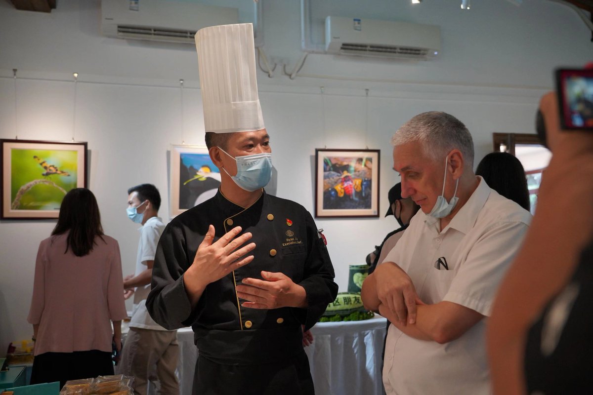 thisisGBA's tweet photo. On September 9, a group of expats celebrated the #MidAutumnFestival at the "#GDToday Salon: Cantonese Chefs and Their GBA Friends" in #Guangzhou.

https://t.co/1gw9xyYTl4 https://t.co/bUCCvP7K1k