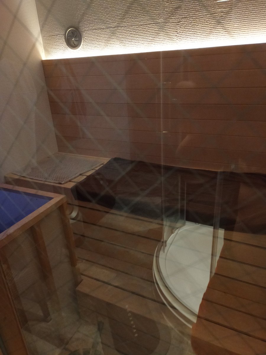 12512358NEB's tweet photo. 朝っぱらから #ととのいました 。完全個室型のプライベートサウナ oneperson @onepersonsauna にて。しっかり3セット蒸されました。昨日のセミナーで教えていただいた、最後にアタマからシュワシュワ～って、サイコーにキモチイイですね。 #サウナ #サ活 #サウナー #サウナを愛でたい #サウナイキタイ https://t.co/O1xtge4hU9