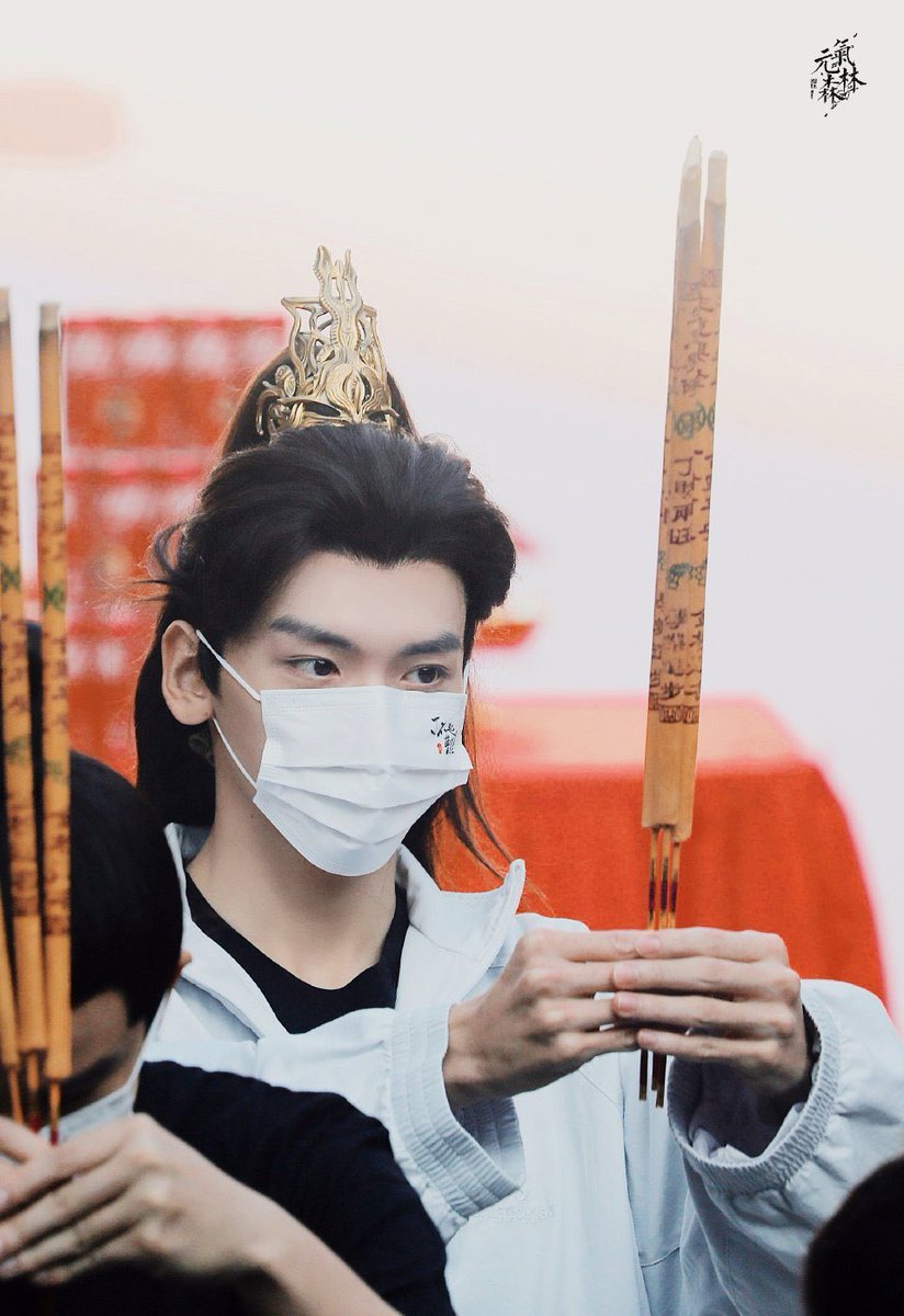 dear_zxw's tweet photo. 손가락 마디 두드러진 거。。 https://t.co/UHMUWgdYbc