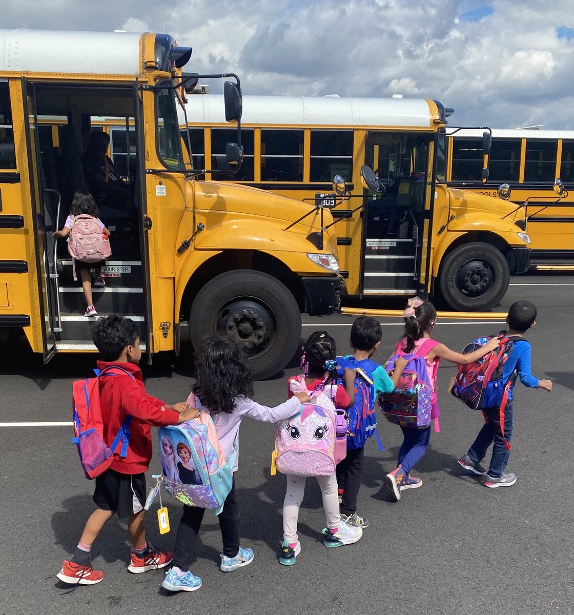 Love seeing our kindergarten teamwork at dismissal !