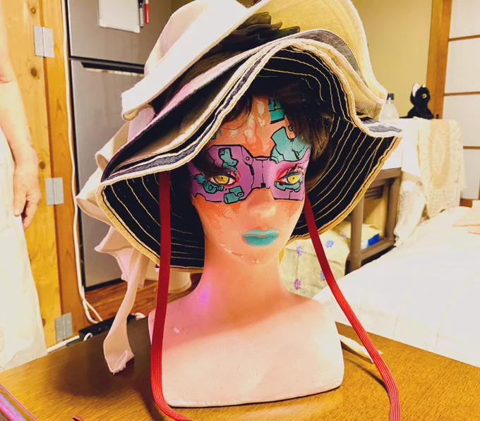 昔動画でカスタマイズしたマネキンちゃん(メカ)が、今はぼくのおばあちゃんに引き取られて人間らしい生活送っています。人の温かさに触れて感情が芽生えてほしい 