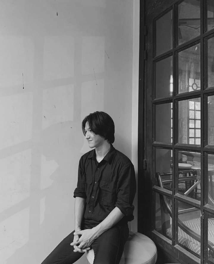 miN13700's tweet photo. [1/2] Mg Zwe Htet, a student of SMVTI Vocational Training Institute &amp; member of Yangon People's Strike, was beaten &amp; arrested along with another revolutionary comrade by junta soldiers at a hostel at Thamine junction of Yangon's Mayangone tsp at ar 2.30pm on Sep6.
#2022Sept10Coup https://t.co/ZjsprT7fvN