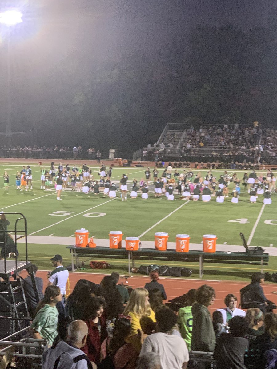 MrsVoorheesGr4's tweet photo. Thank you @Miss_Szoke for having the #minimustangs at the game tonight! Our girl loved it! https://t.co/lLEuR4DTaZ